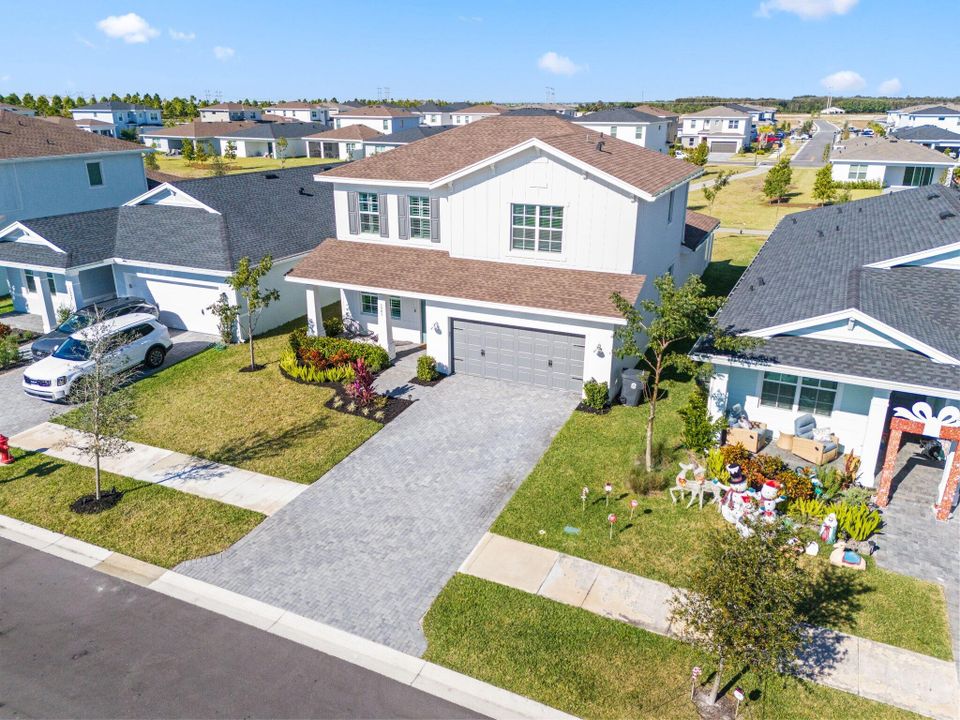 En Venta: $725,000 (4 camas, 3 baños, 2672 Pies cuadrados)