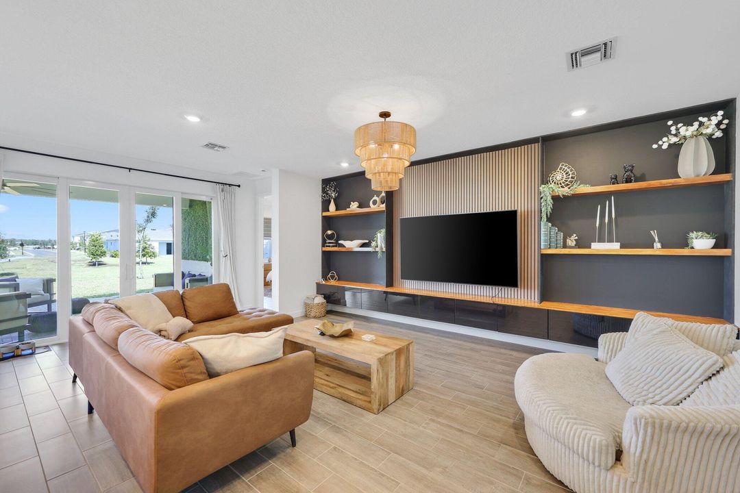 En Venta: $725,000 (4 camas, 3 baños, 2672 Pies cuadrados)