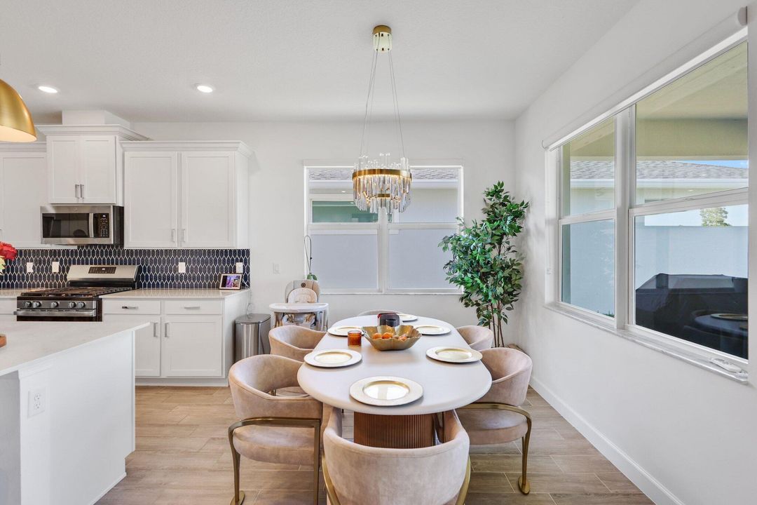 En Venta: $725,000 (4 camas, 3 baños, 2672 Pies cuadrados)