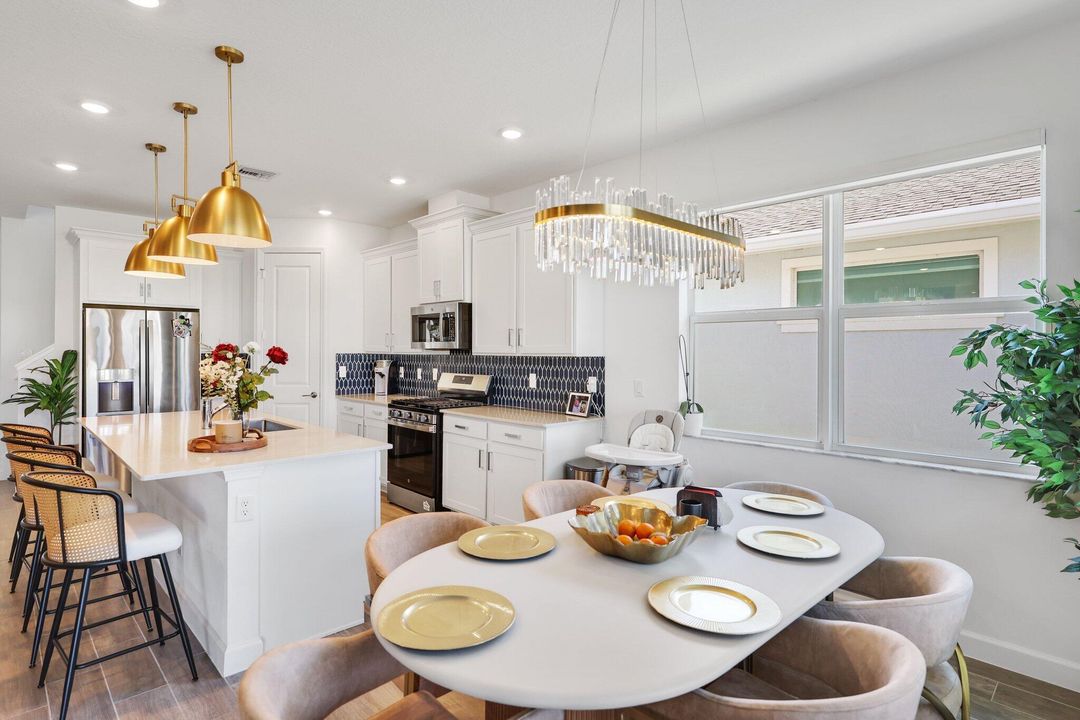 En Venta: $725,000 (4 camas, 3 baños, 2672 Pies cuadrados)