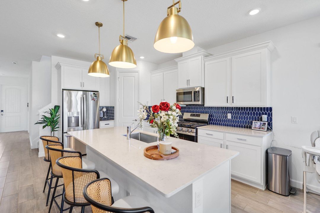 En Venta: $725,000 (4 camas, 3 baños, 2672 Pies cuadrados)