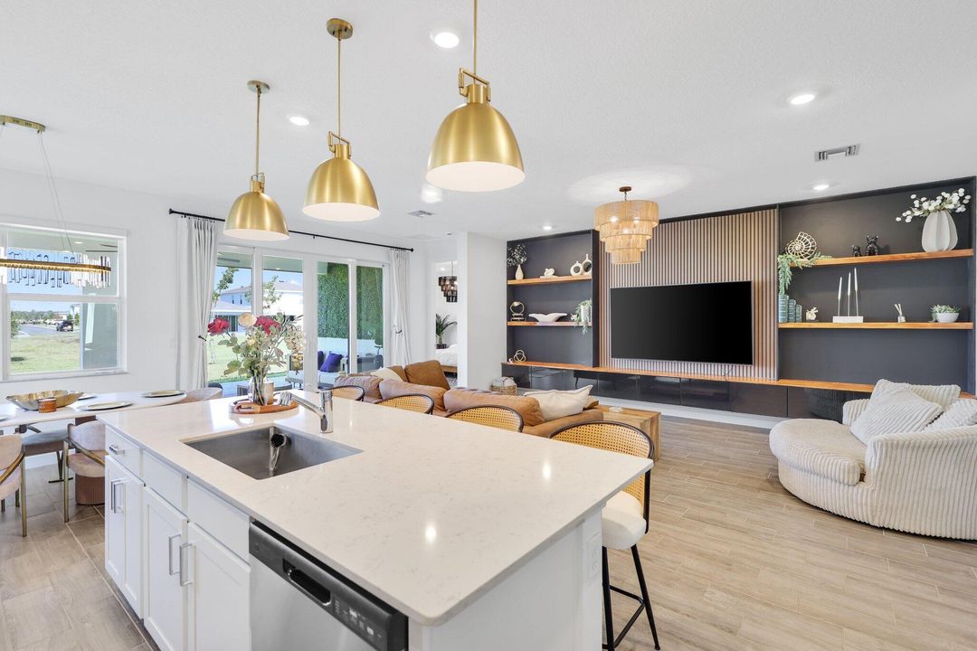 En Venta: $725,000 (4 camas, 3 baños, 2672 Pies cuadrados)