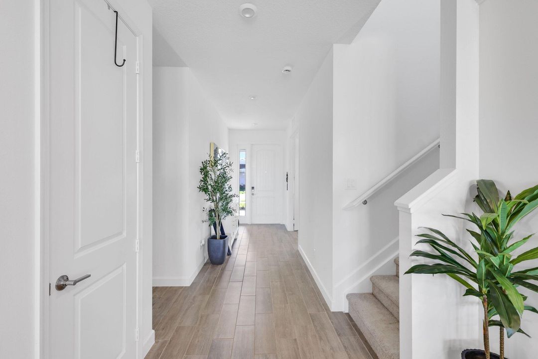 En Venta: $725,000 (4 camas, 3 baños, 2672 Pies cuadrados)