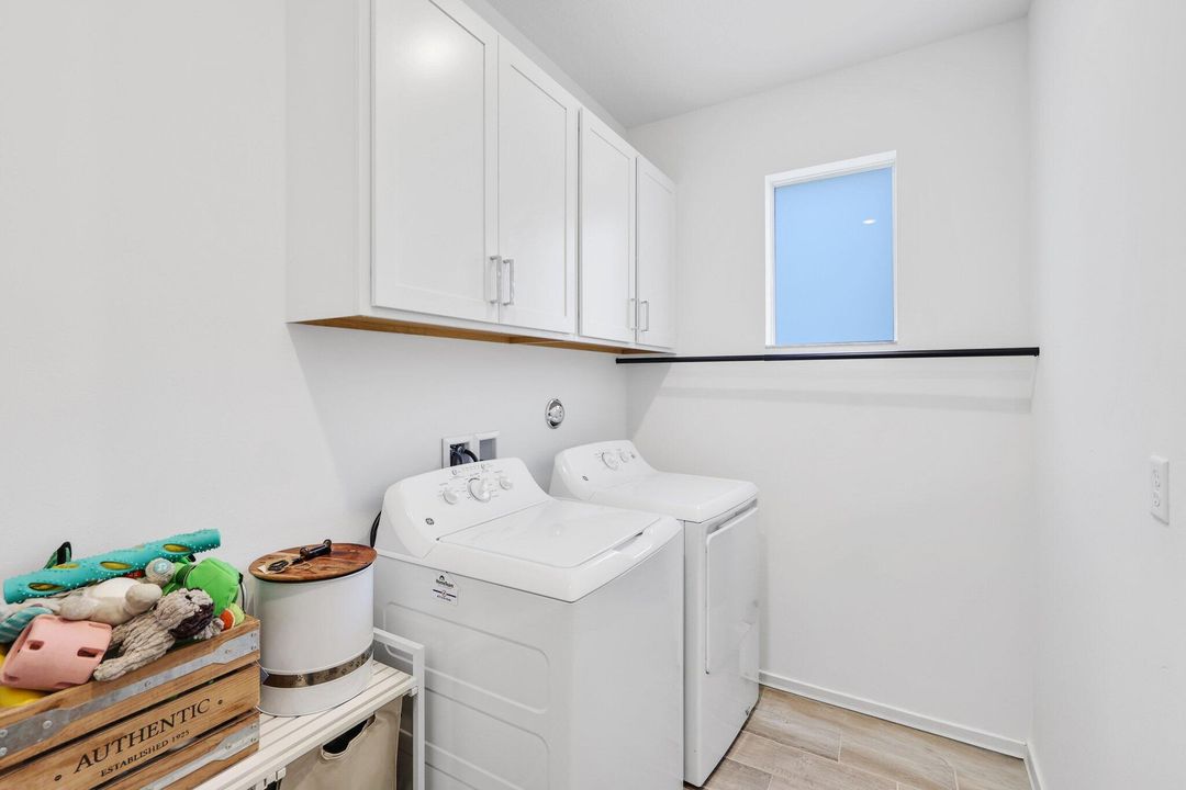 En Venta: $725,000 (4 camas, 3 baños, 2672 Pies cuadrados)