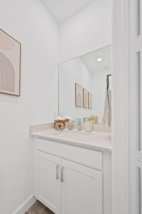 En Venta: $725,000 (4 camas, 3 baños, 2672 Pies cuadrados)