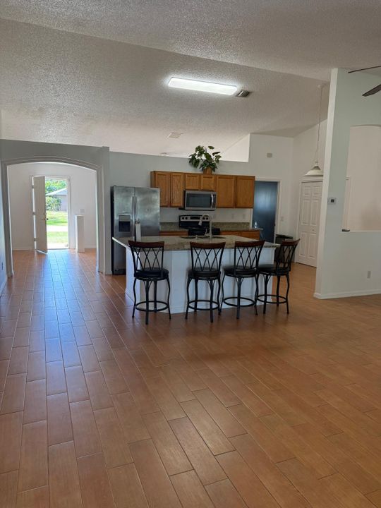 En Renta: $2,600 (3 camas, 2 baños, 2020 Pies cuadrados)