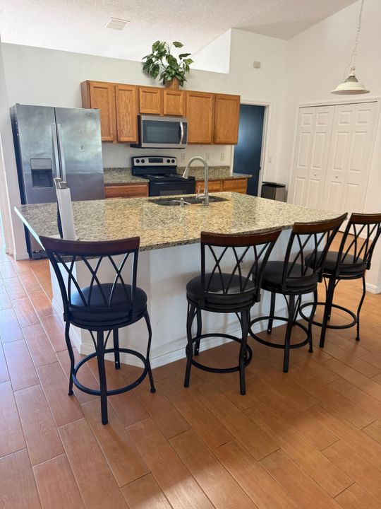 En Renta: $2,600 (3 camas, 2 baños, 2020 Pies cuadrados)