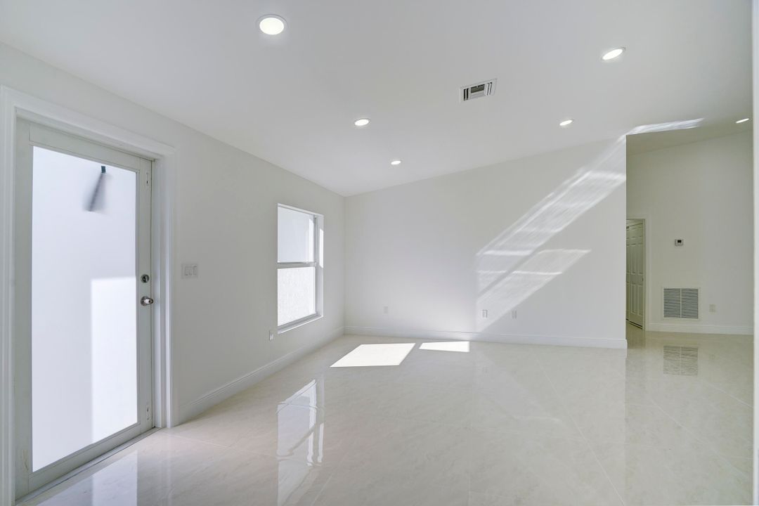 待售: $830,000 (4 贝兹, 3 浴室, 2160 平方英尺)