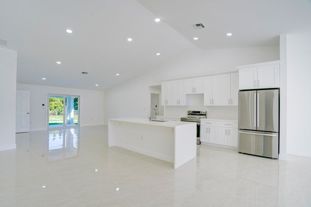 待售: $830,000 (4 贝兹, 3 浴室, 2160 平方英尺)