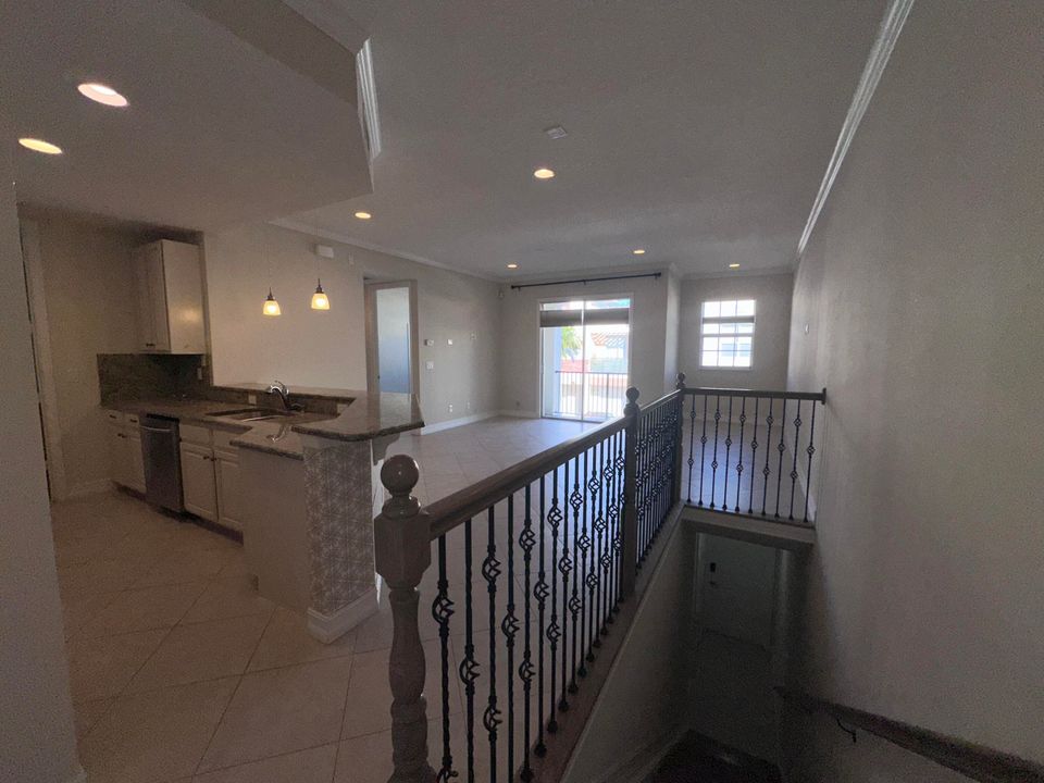 For Rent: $2,100 (2 beds, 2 baths, 1209 Square Feet)