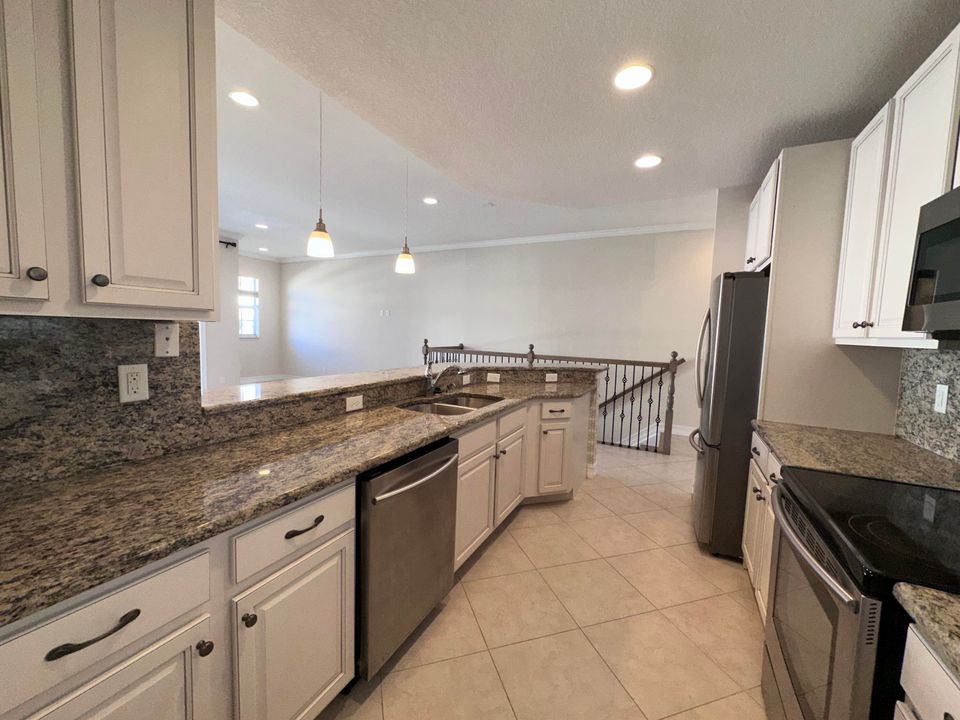 For Rent: $2,100 (2 beds, 2 baths, 1209 Square Feet)