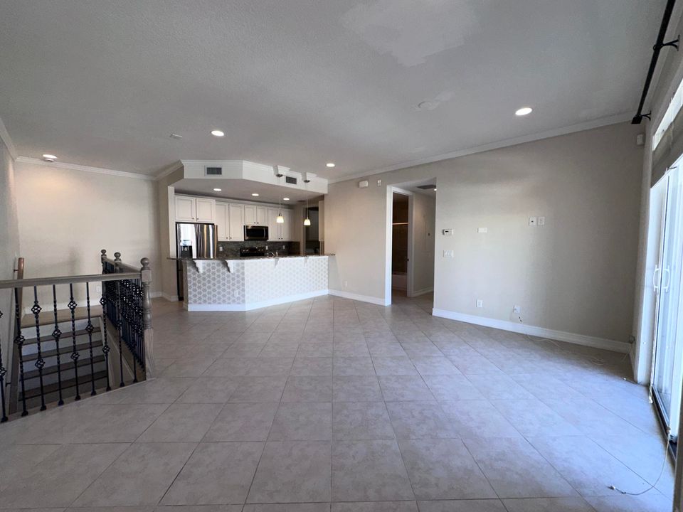 For Rent: $2,100 (2 beds, 2 baths, 1209 Square Feet)