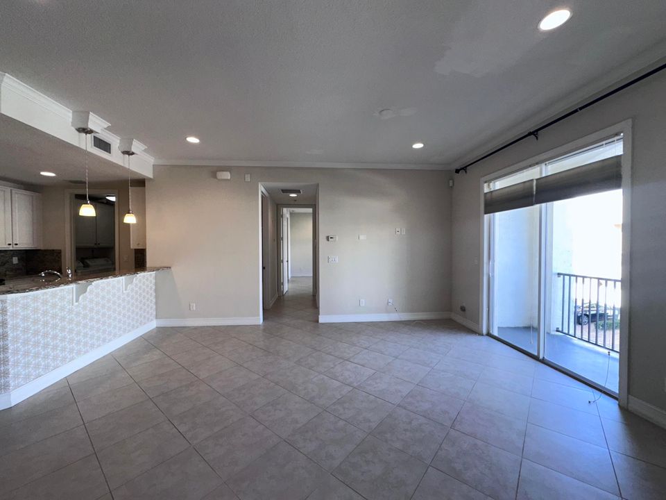 For Rent: $2,100 (2 beds, 2 baths, 1209 Square Feet)