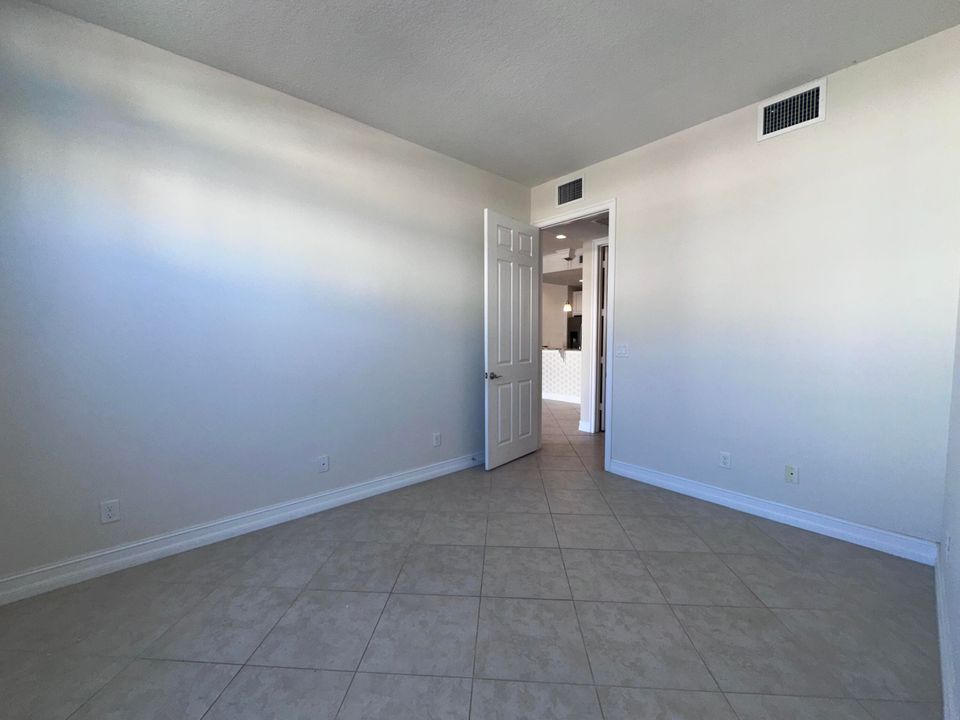 For Rent: $2,100 (2 beds, 2 baths, 1209 Square Feet)