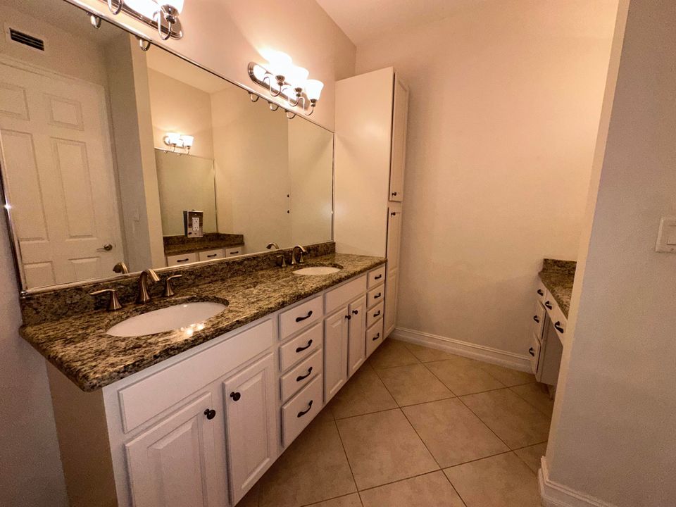 For Rent: $2,100 (2 beds, 2 baths, 1209 Square Feet)