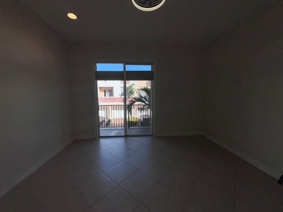 For Rent: $2,100 (2 beds, 2 baths, 1209 Square Feet)