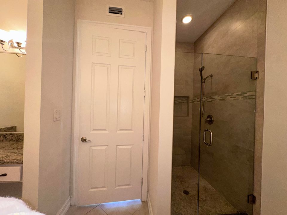 For Rent: $2,100 (2 beds, 2 baths, 1209 Square Feet)