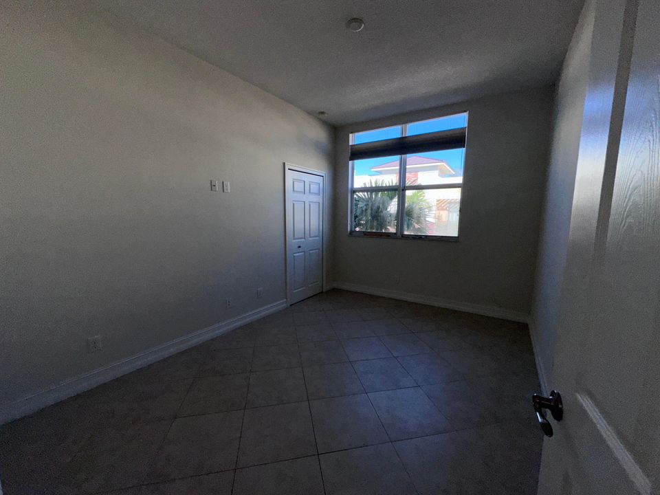 For Rent: $2,100 (2 beds, 2 baths, 1209 Square Feet)