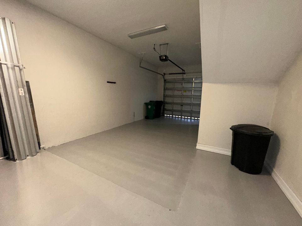 For Rent: $2,100 (2 beds, 2 baths, 1209 Square Feet)