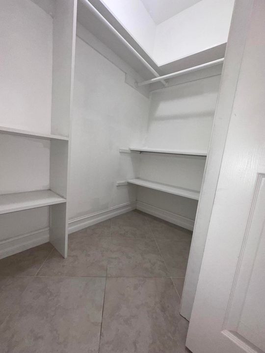 For Rent: $2,100 (2 beds, 2 baths, 1209 Square Feet)