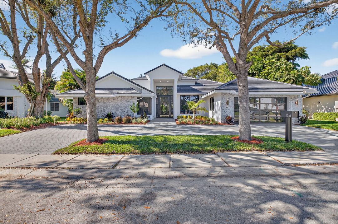 En Venta: $3,999,999 (5 camas, 3 baños, 3407 Pies cuadrados)