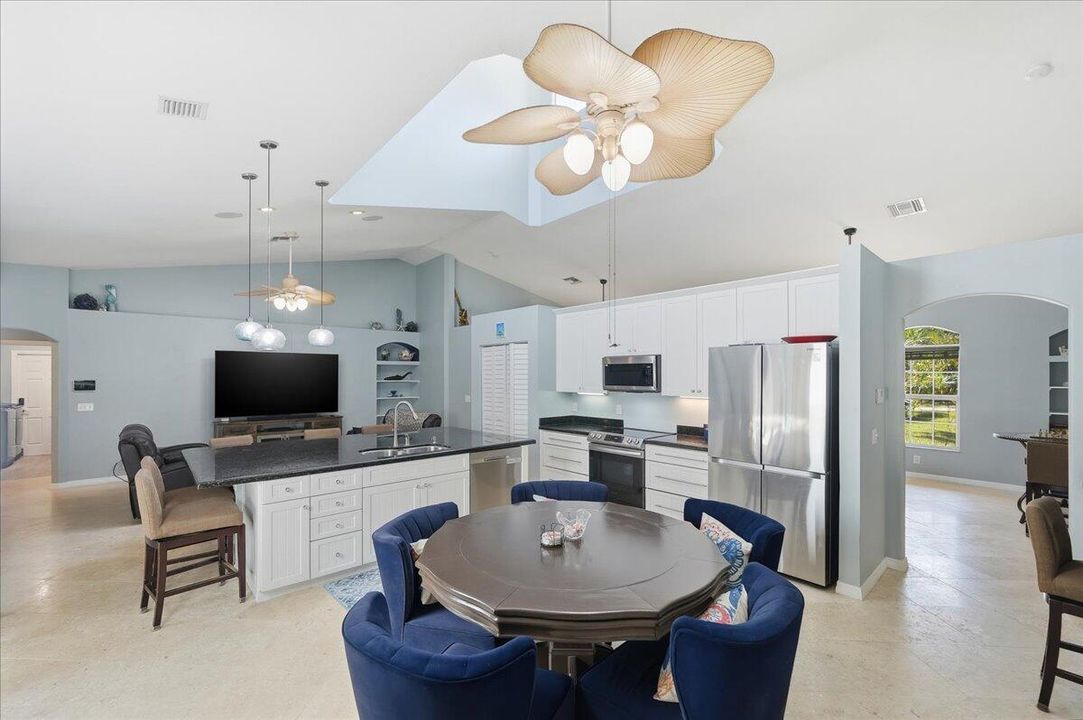 For Sale: $999,000 (5 beds, 3 baths, 2800 Square Feet)