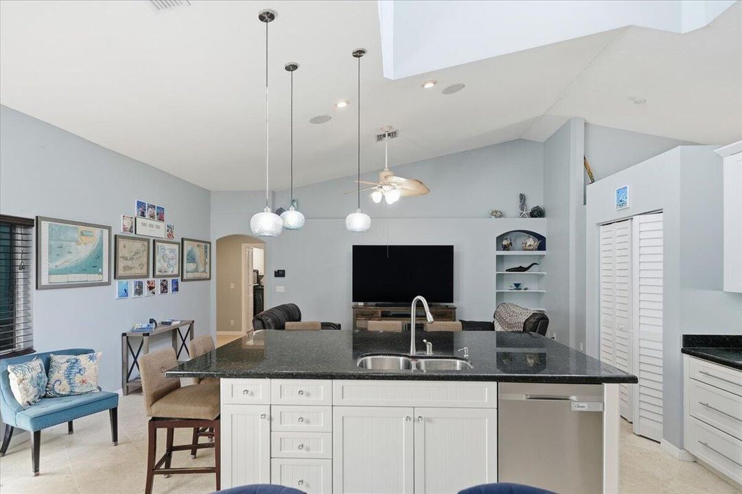 For Sale: $999,000 (5 beds, 3 baths, 2800 Square Feet)