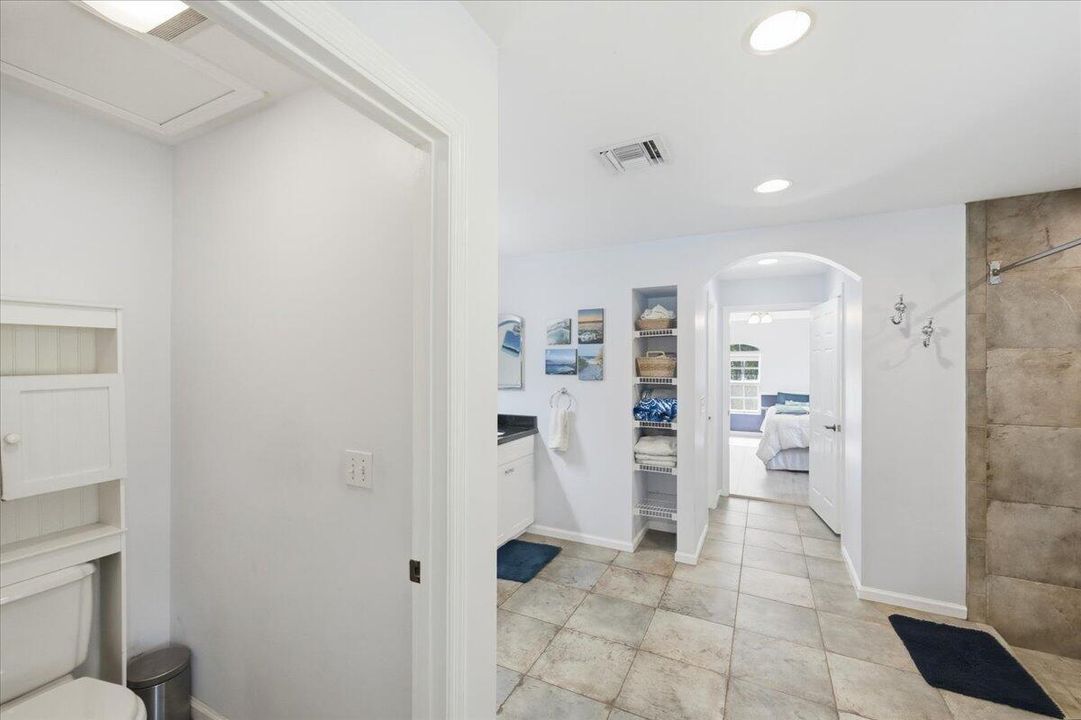 For Sale: $999,000 (5 beds, 3 baths, 2800 Square Feet)