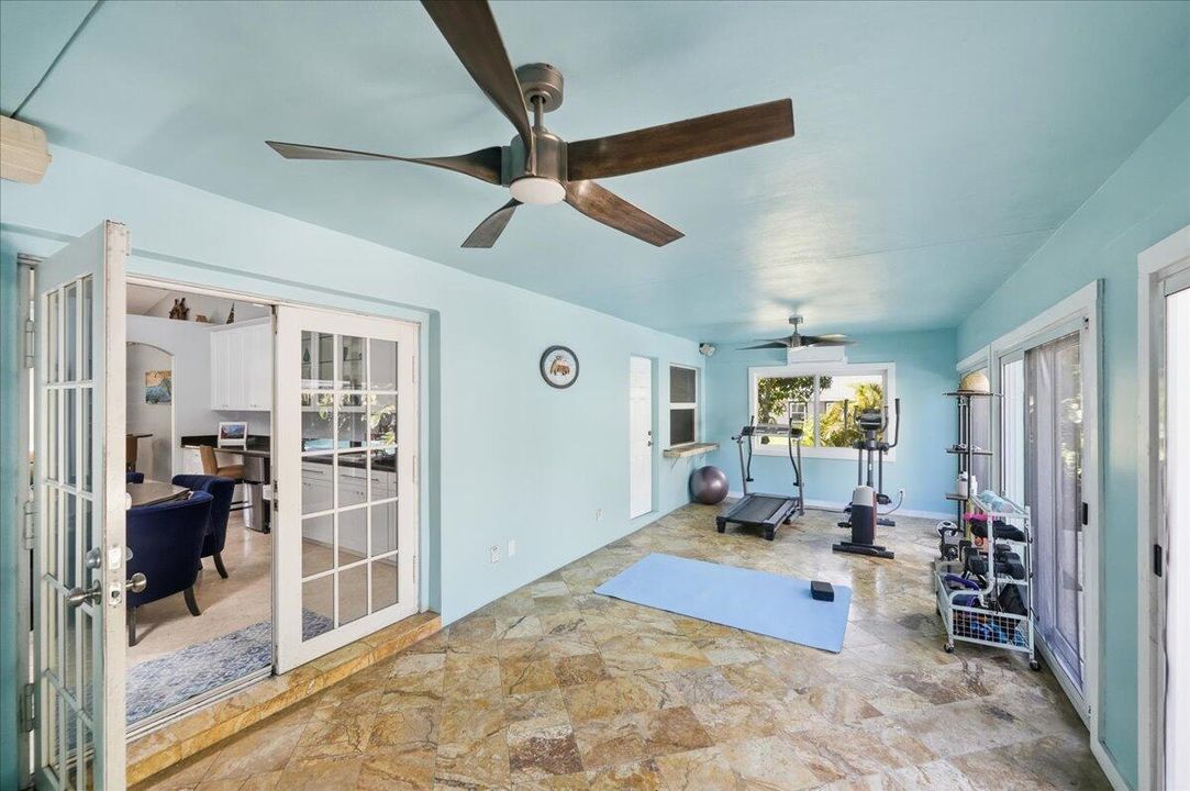 For Sale: $999,000 (5 beds, 3 baths, 2800 Square Feet)