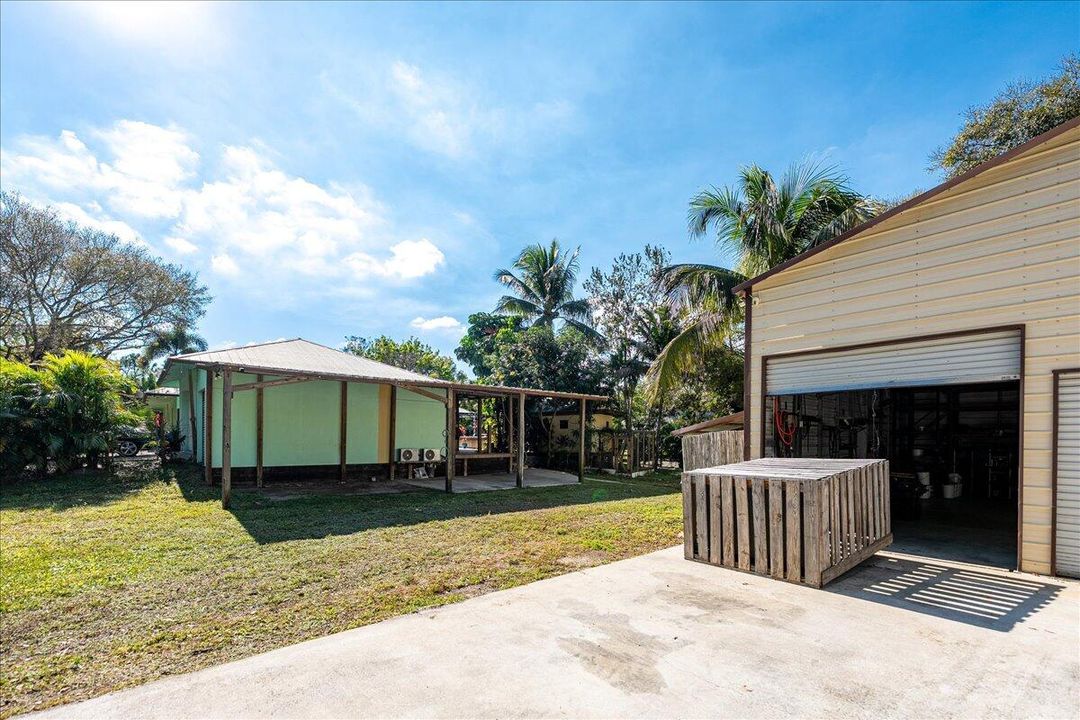 For Sale: $999,000 (5 beds, 3 baths, 2800 Square Feet)