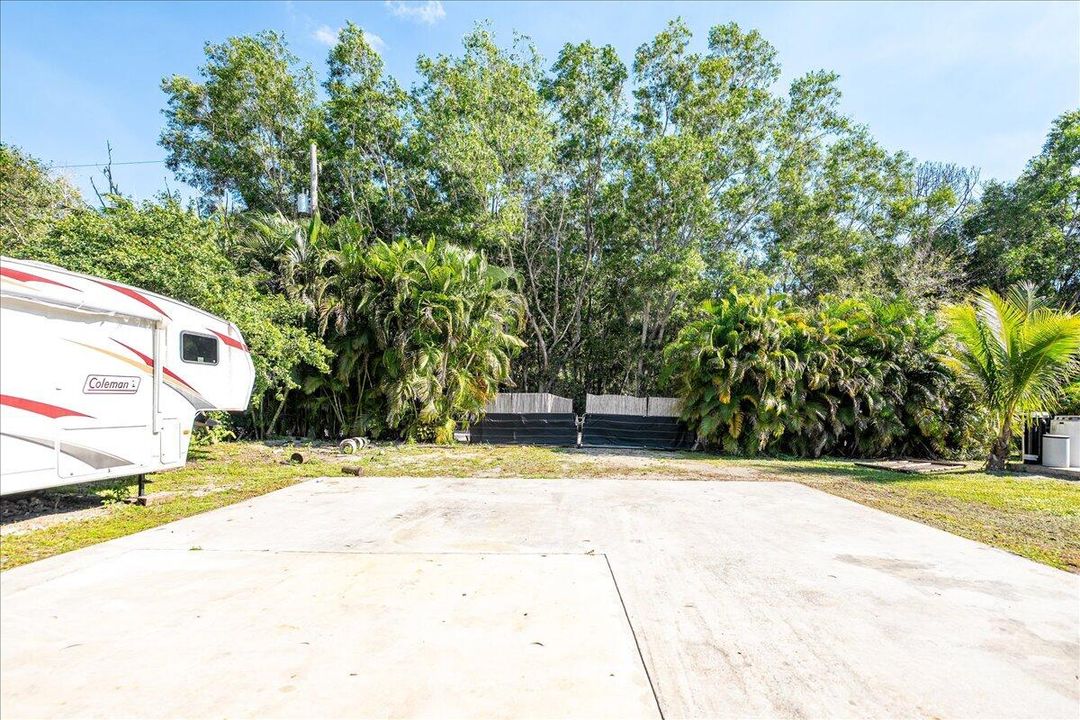 For Sale: $999,000 (5 beds, 3 baths, 2800 Square Feet)