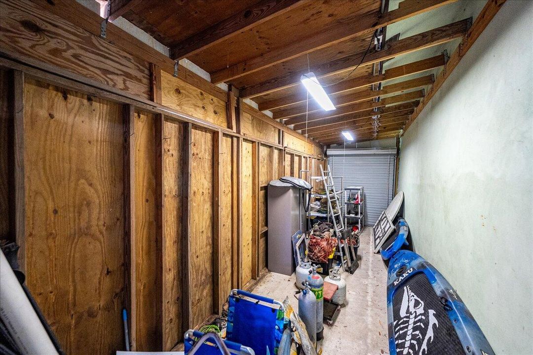 For Sale: $999,000 (5 beds, 3 baths, 2800 Square Feet)