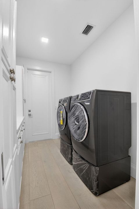 En Venta: $3,999,999 (5 camas, 3 baños, 3407 Pies cuadrados)