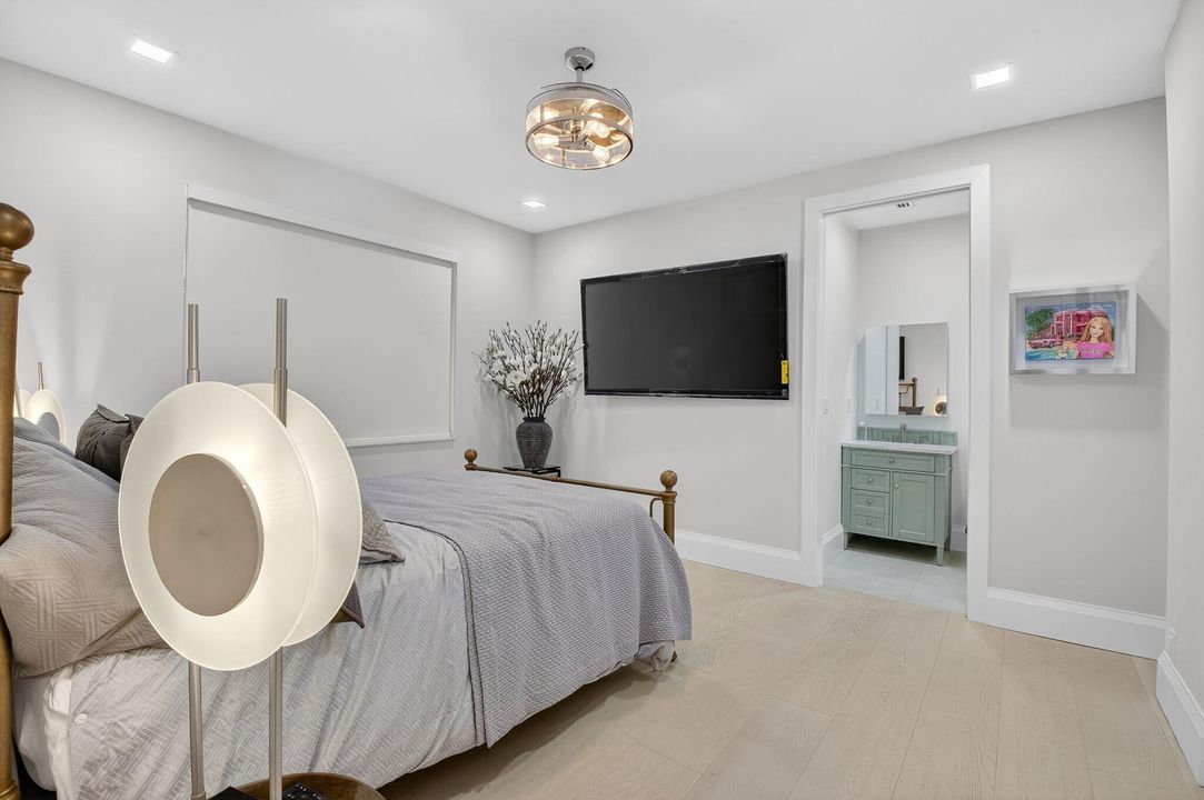 En Venta: $3,999,999 (5 camas, 3 baños, 3407 Pies cuadrados)