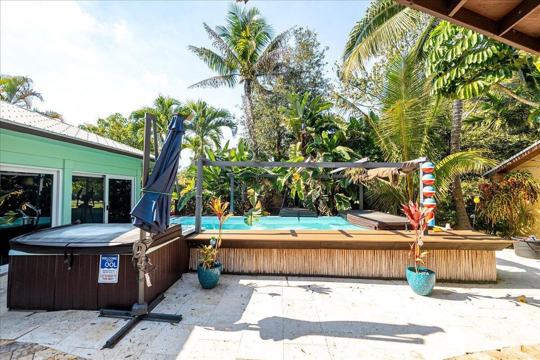 For Sale: $999,000 (5 beds, 3 baths, 2800 Square Feet)