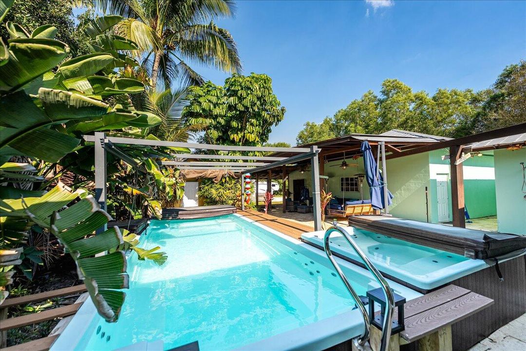 For Sale: $999,000 (5 beds, 3 baths, 2800 Square Feet)