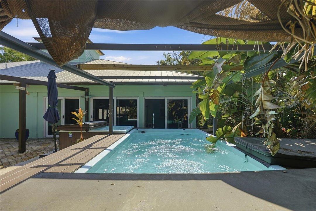 For Sale: $999,000 (5 beds, 3 baths, 2800 Square Feet)