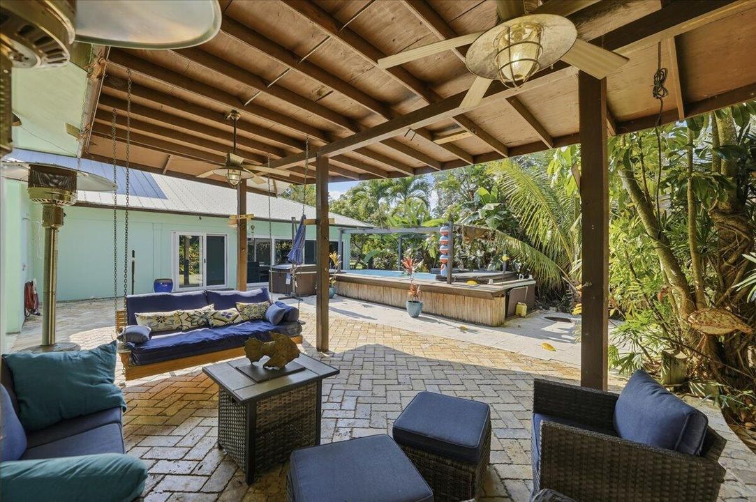 For Sale: $999,000 (5 beds, 3 baths, 2800 Square Feet)