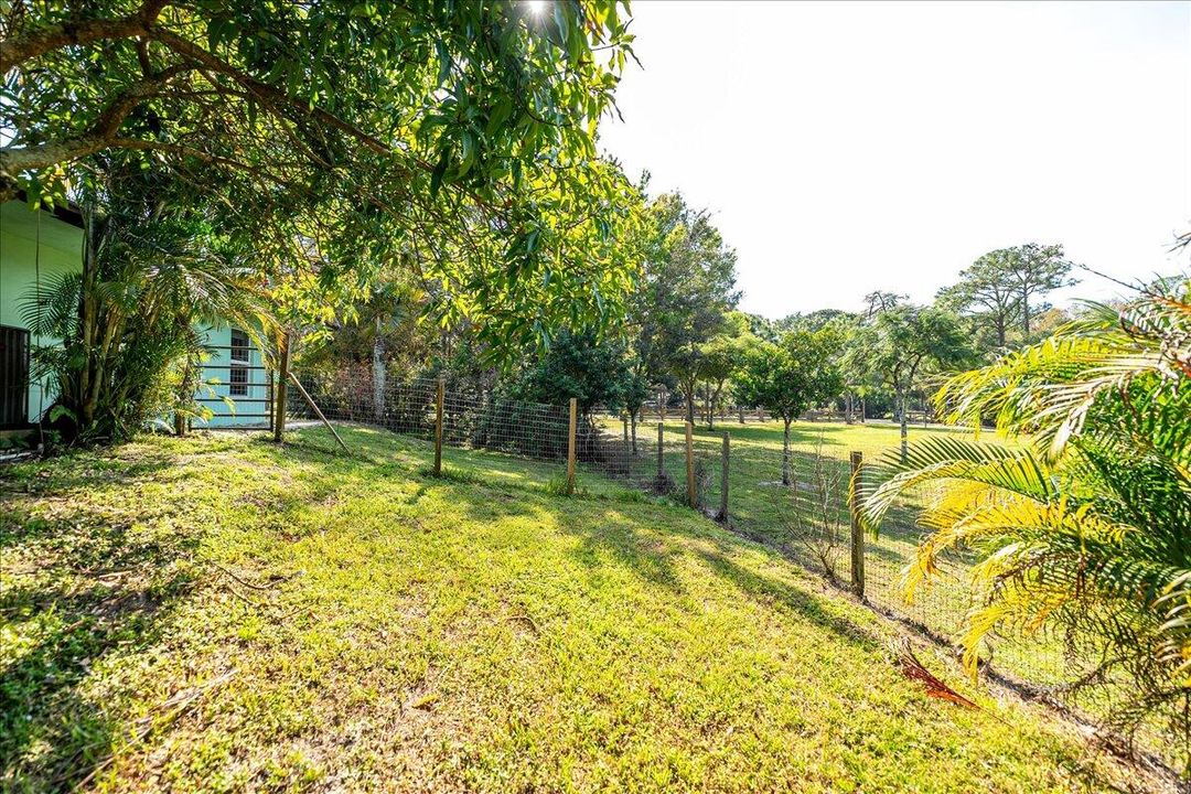 For Sale: $999,000 (5 beds, 3 baths, 2800 Square Feet)