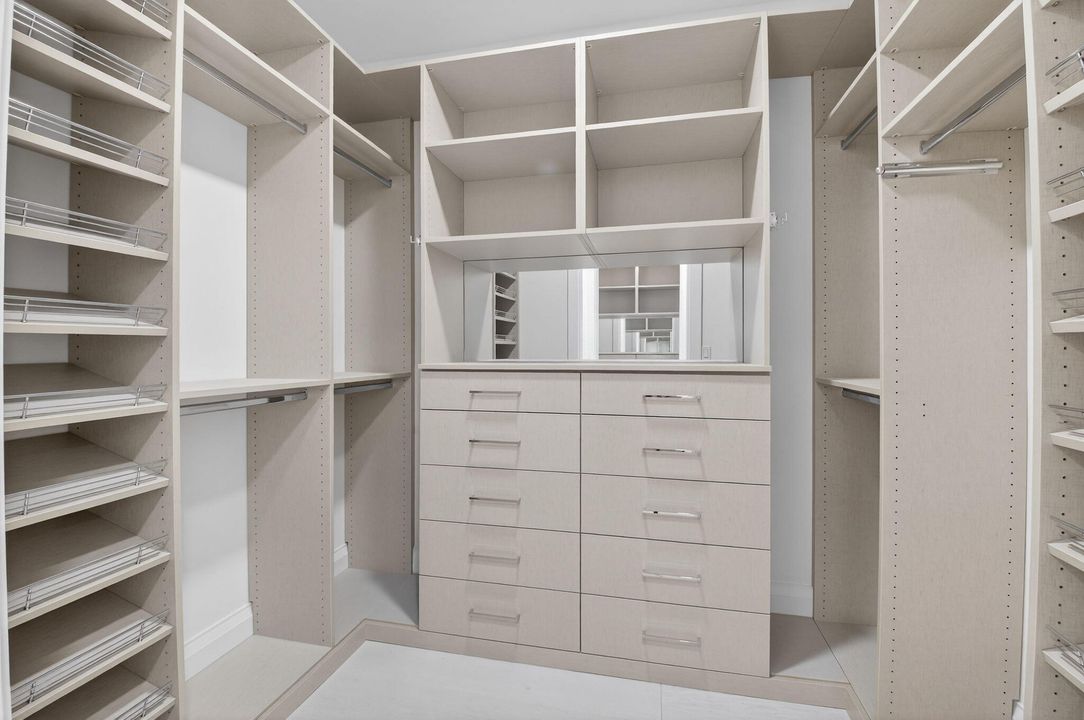 En Venta: $3,999,999 (5 camas, 3 baños, 3407 Pies cuadrados)