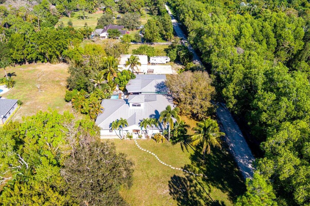 For Sale: $999,000 (5 beds, 3 baths, 2800 Square Feet)