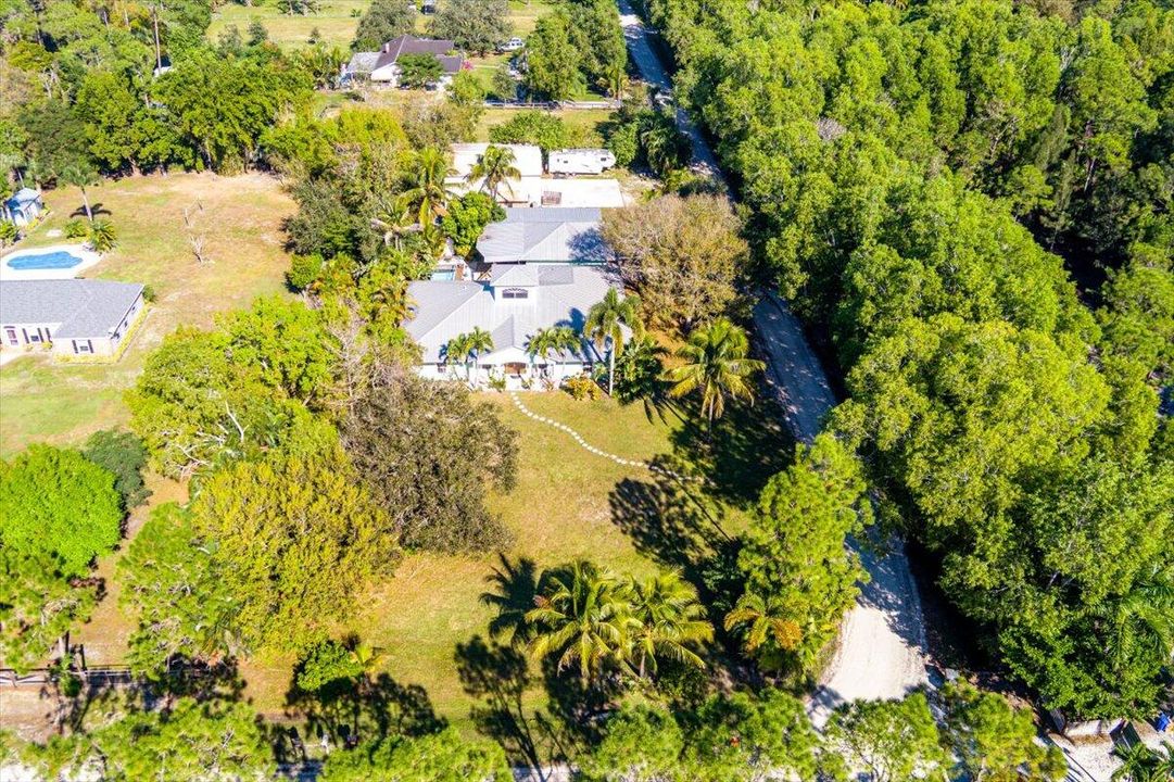 For Sale: $999,000 (5 beds, 3 baths, 2800 Square Feet)