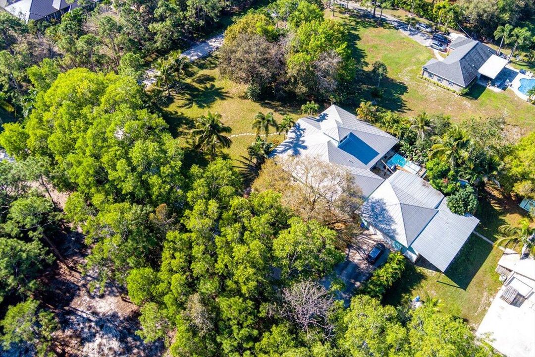 For Sale: $999,000 (5 beds, 3 baths, 2800 Square Feet)