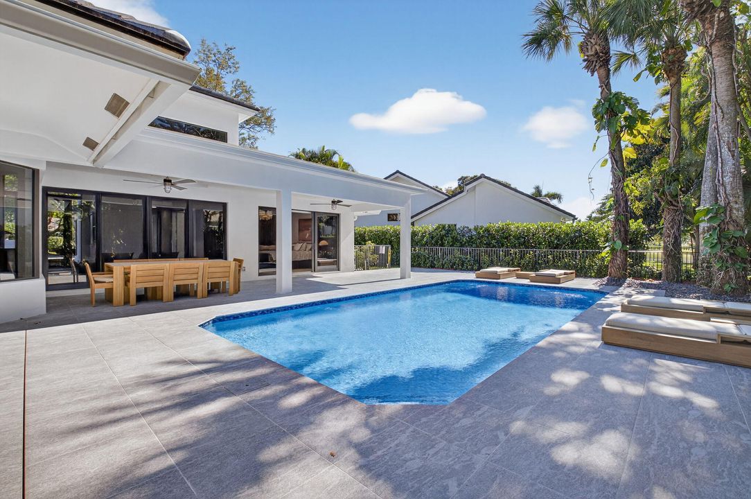 En Venta: $3,999,999 (5 camas, 3 baños, 3407 Pies cuadrados)