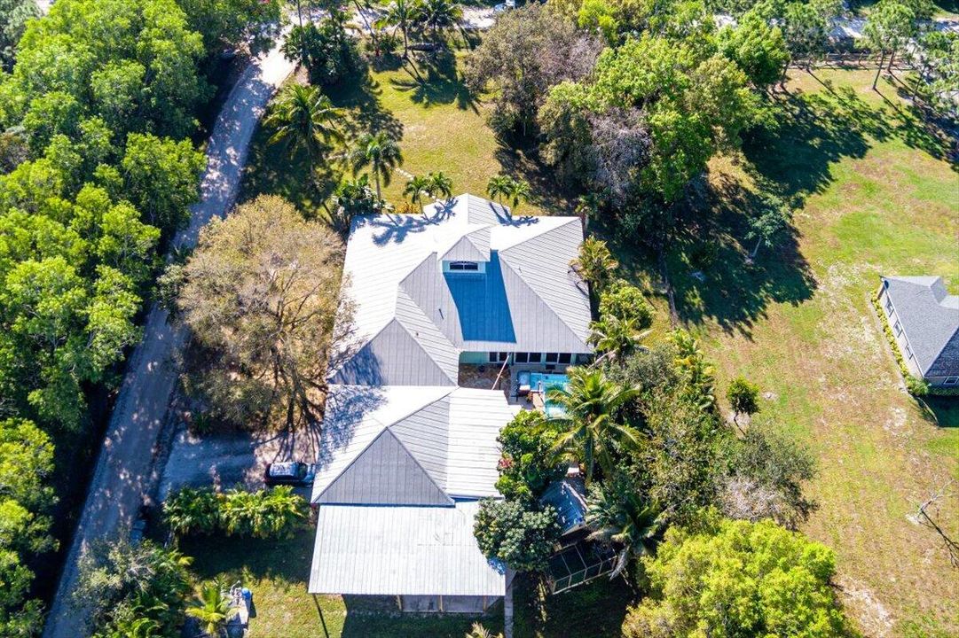 For Sale: $999,000 (5 beds, 3 baths, 2800 Square Feet)