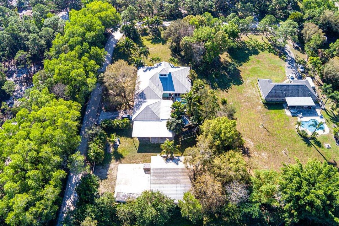 For Sale: $999,000 (5 beds, 3 baths, 2800 Square Feet)