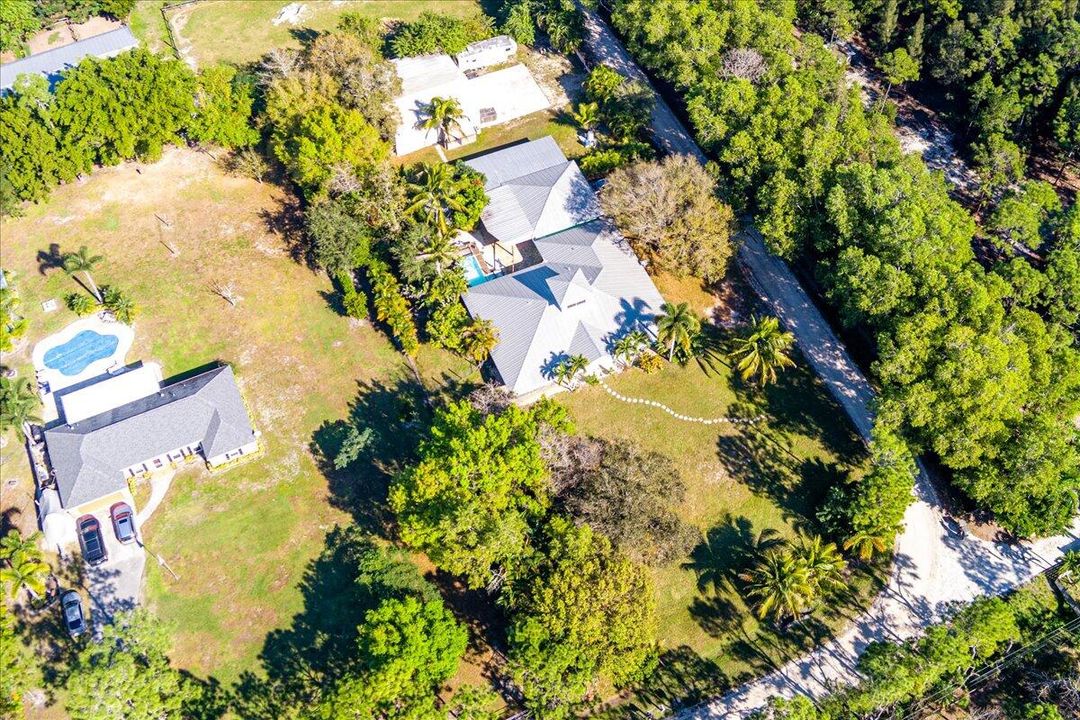 For Sale: $999,000 (5 beds, 3 baths, 2800 Square Feet)