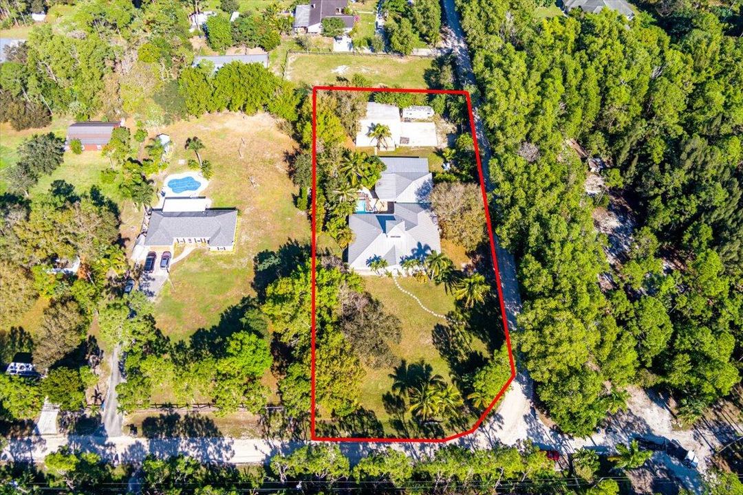 For Sale: $999,000 (5 beds, 3 baths, 2800 Square Feet)