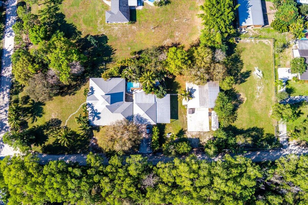 For Sale: $999,000 (5 beds, 3 baths, 2800 Square Feet)