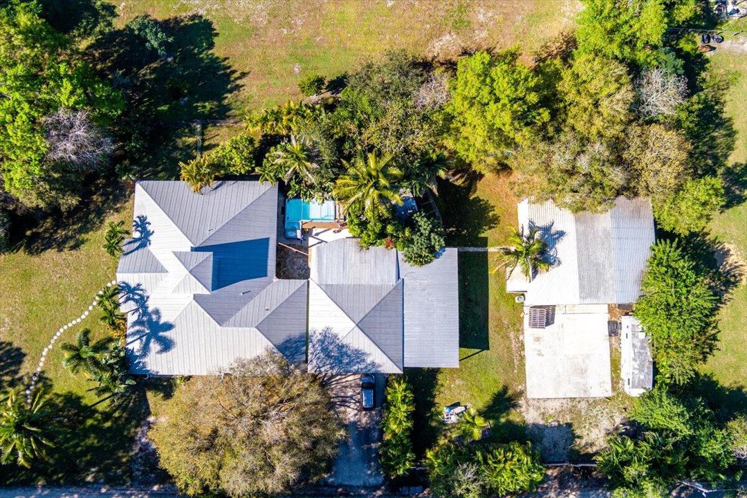 For Sale: $999,000 (5 beds, 3 baths, 2800 Square Feet)